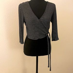 Black and white striped side tie crop top 💅🏾